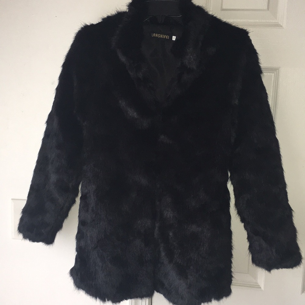 Lanshifei Medium Faux Fur Coat